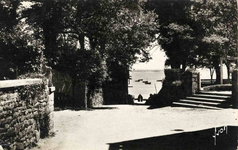 Fouesnant 
 Beg-Meil 
 1 – Le Grand Hôtel 
 Editi…